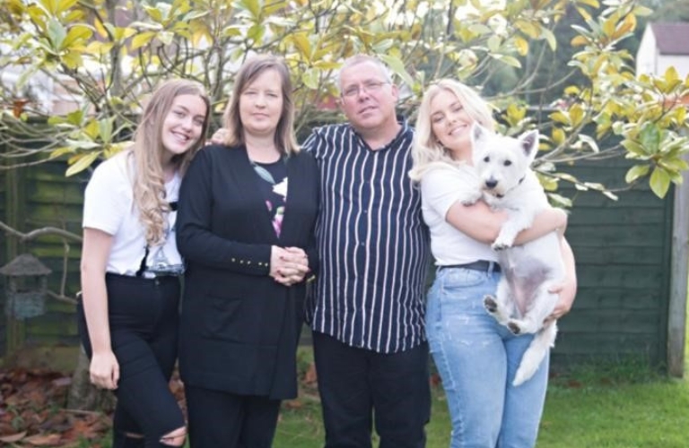 Amy and Chloe pose with their parents and dog